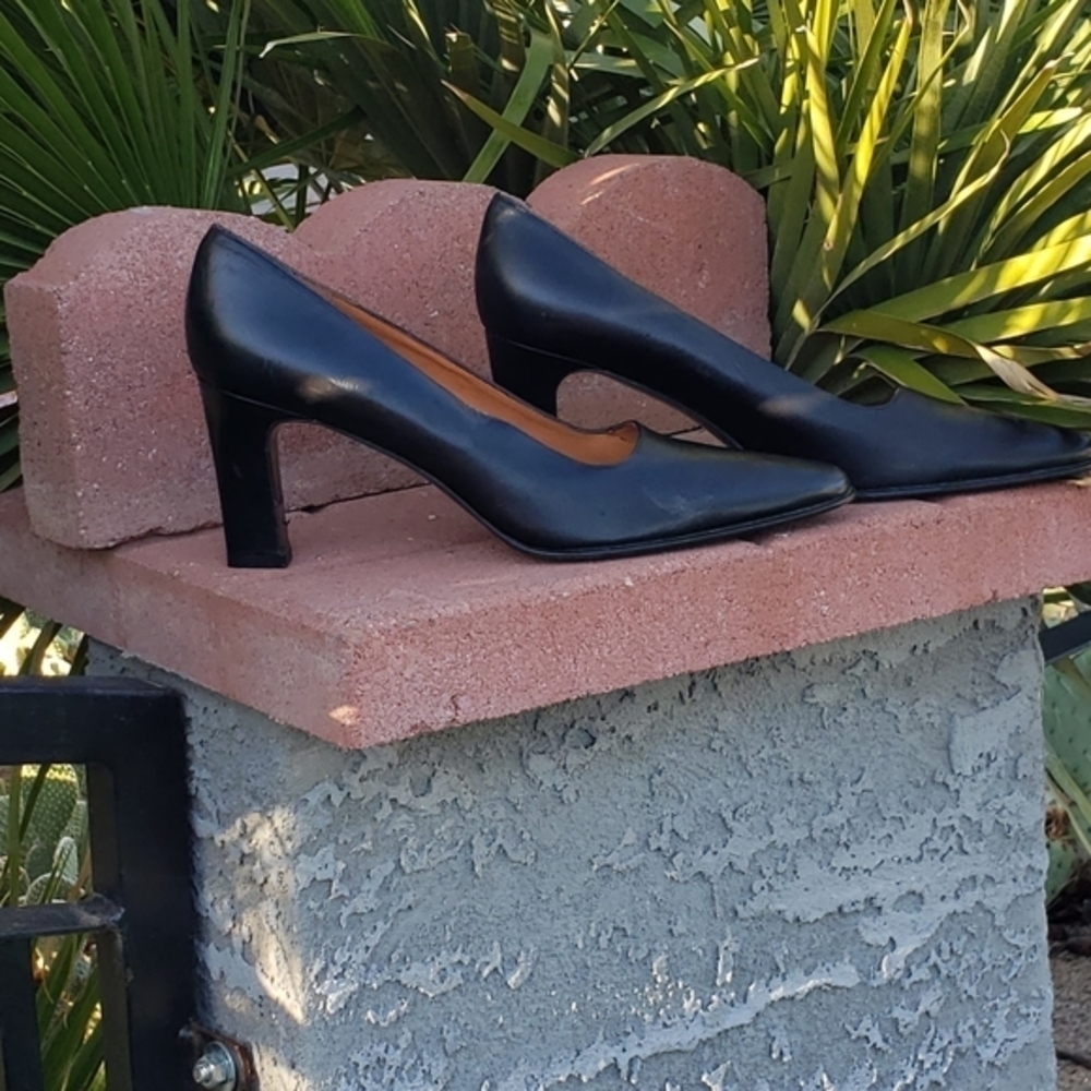 Lauren Ralph Lauren vintage heels - Picture 1 of 4
